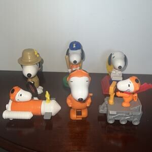 Lot Of 6 - McDonalds Happy Meal Toys Peanuts Snoopy NASA Keychains 2018 2019